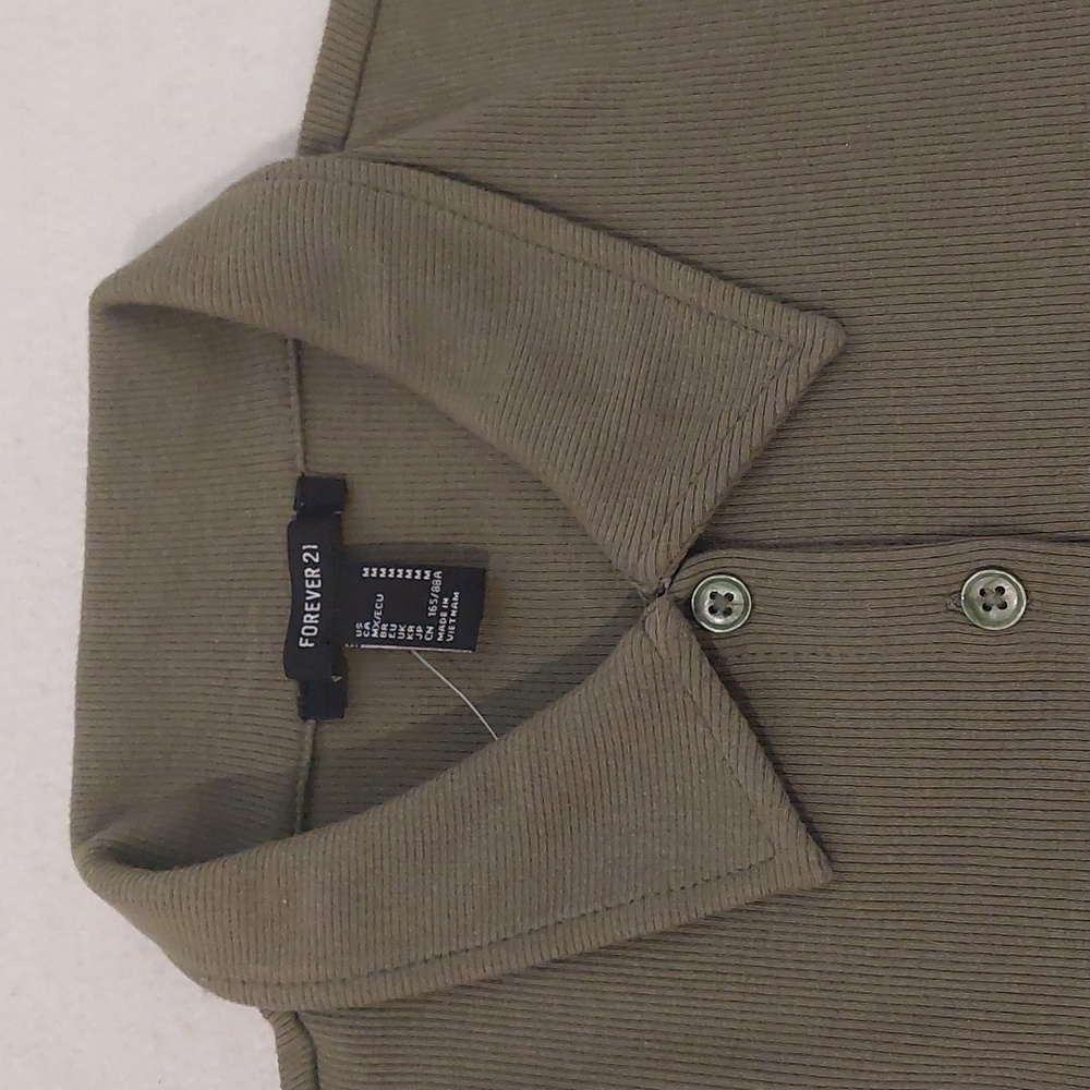 🔥HOST PICK🔥FOREVER 21 Olive Green Knit Polo Shirt for Women NWT - Picture 6 of 9